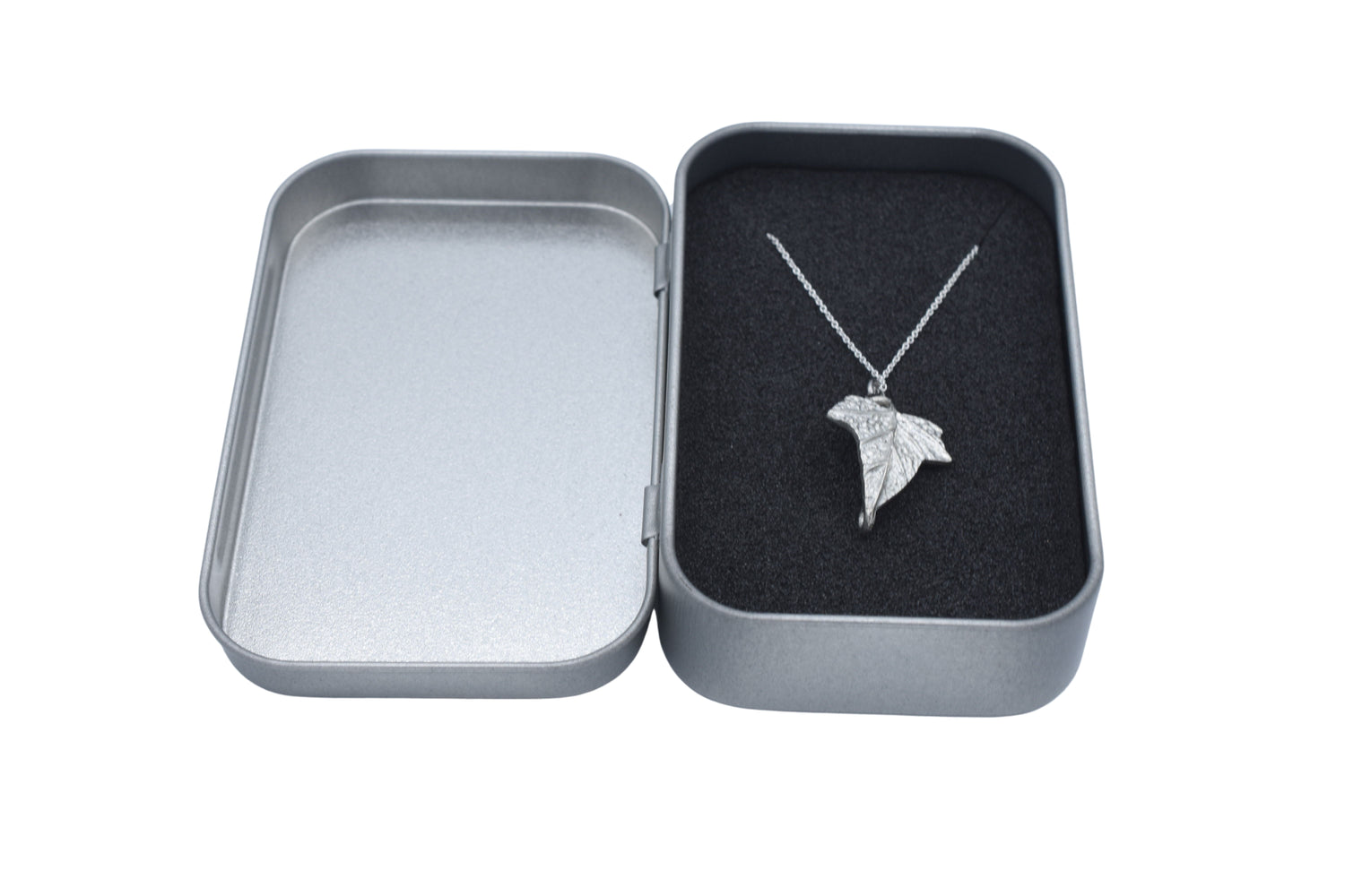 Detailed Leaf Tin Pendant Necklace